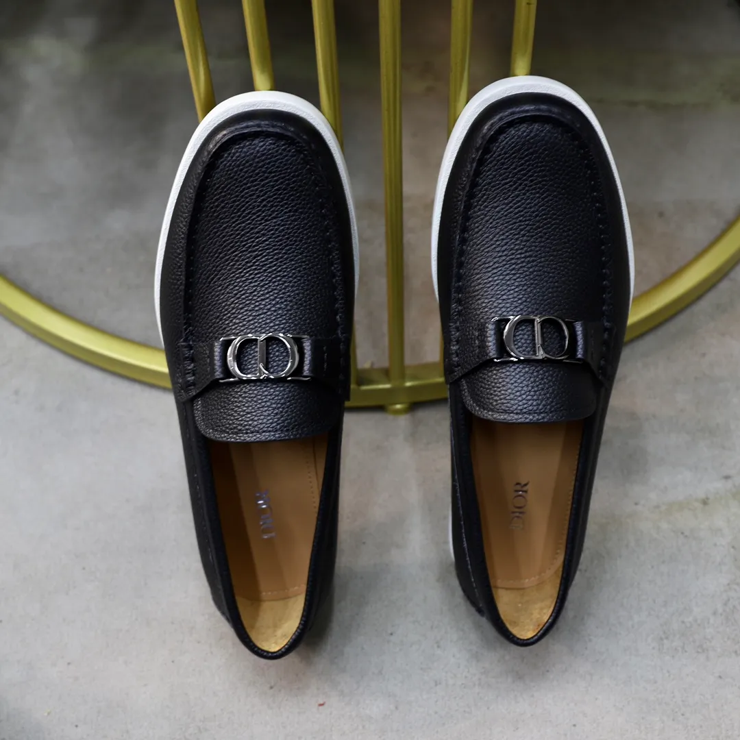 Ex-factory price: 540🙅‍♂️🙅‍♂️🙅‍♂️ Brand: Dior DIOR Standard code: Men's code 38/44 (45 can be customized) Grade: Same as the official website Material: Original cowhide stitching, cowhide lining, original TPU wear-resistant soft outsole Style categories: Leisure and sports version, footwear for driving, young fashion, European and American trends, British style Color: actual picture color